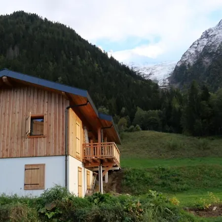 Modern With Garden Chalet